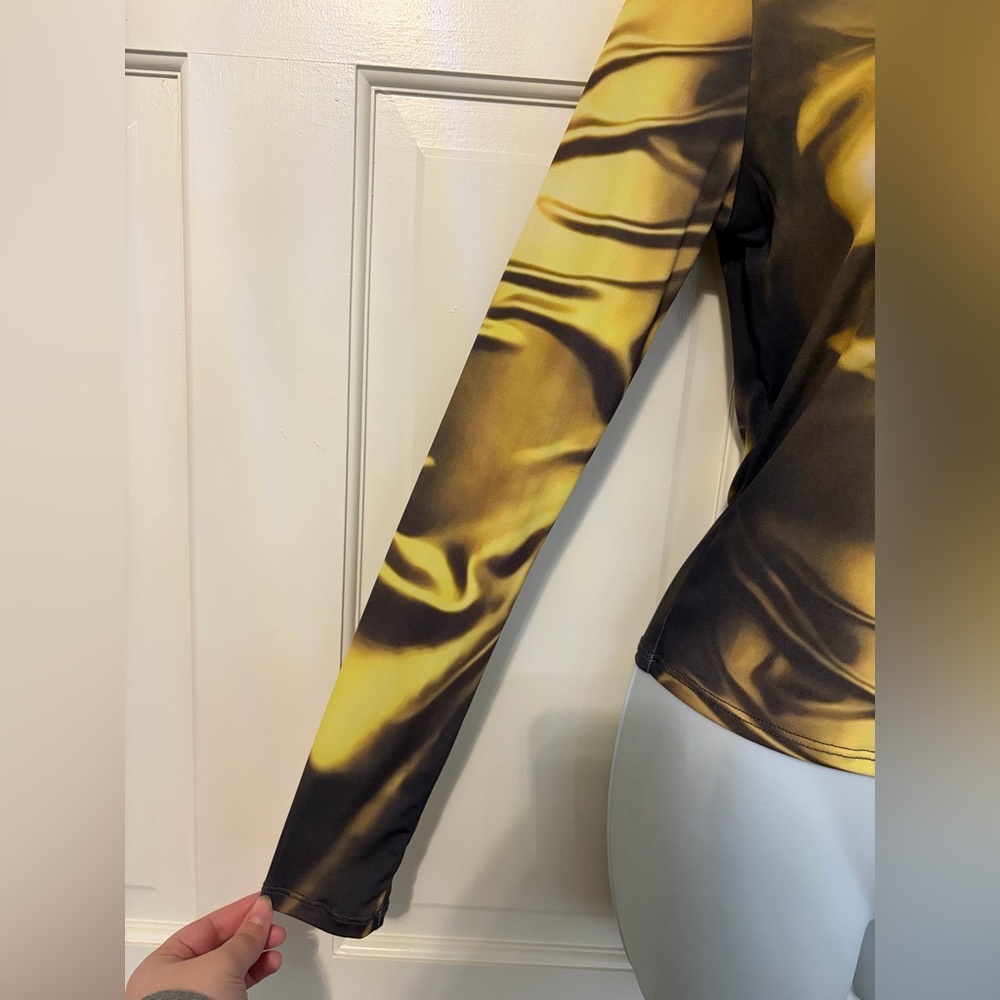 Fashion Nova Metallic Gold and Black Long Sleeve Top - Picture 2 of 5